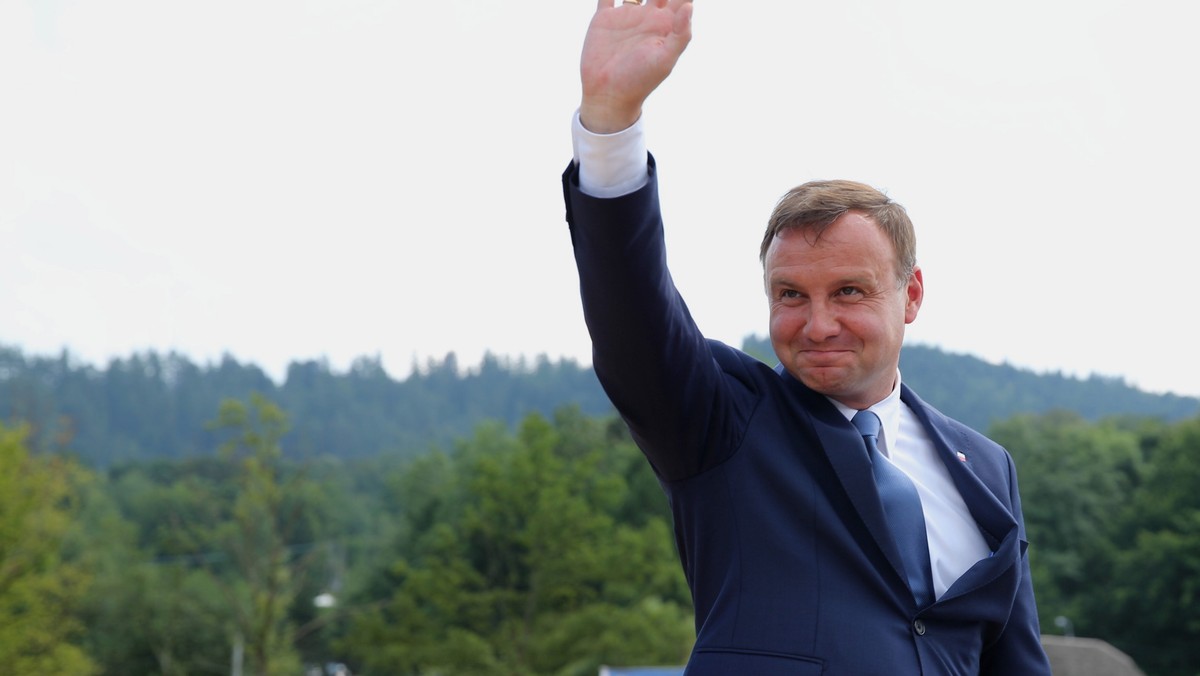 Prezydent elekt Andrzej Duda wystąpił do rektora Uniwersytetu Jagiellońskiego o przedłużenie na czas sprawowania urzędu bezpłatnego urlopu, z którego korzysta na uczelni. Otrzymał na to zgodę.