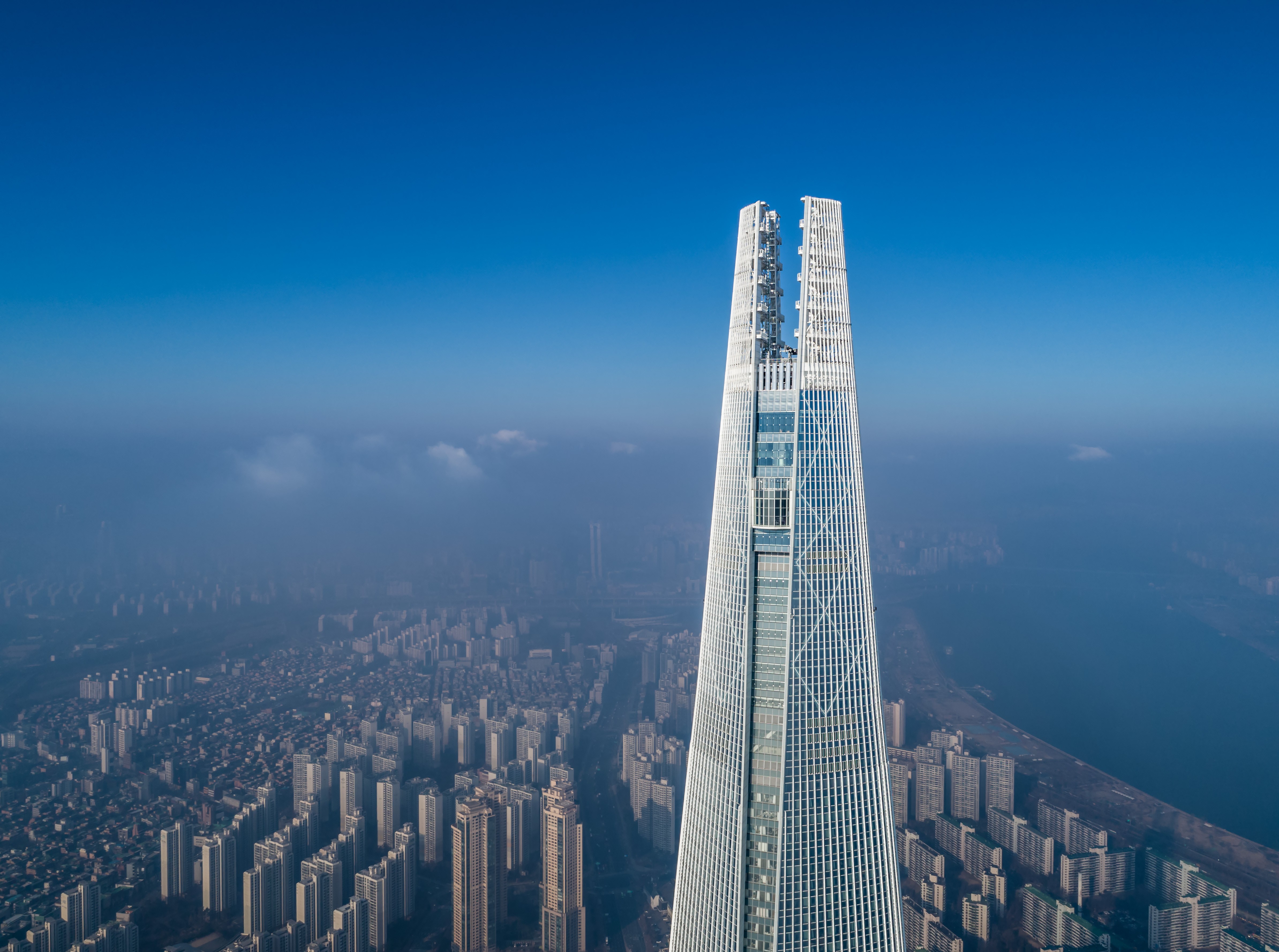 The most impressive skyscraper of 2018 has the fastest elevator in the : A amazing image showing an stunning view. The colors are just striking and combination perfectly. The composition looks fantastic, and the features are highly defined.