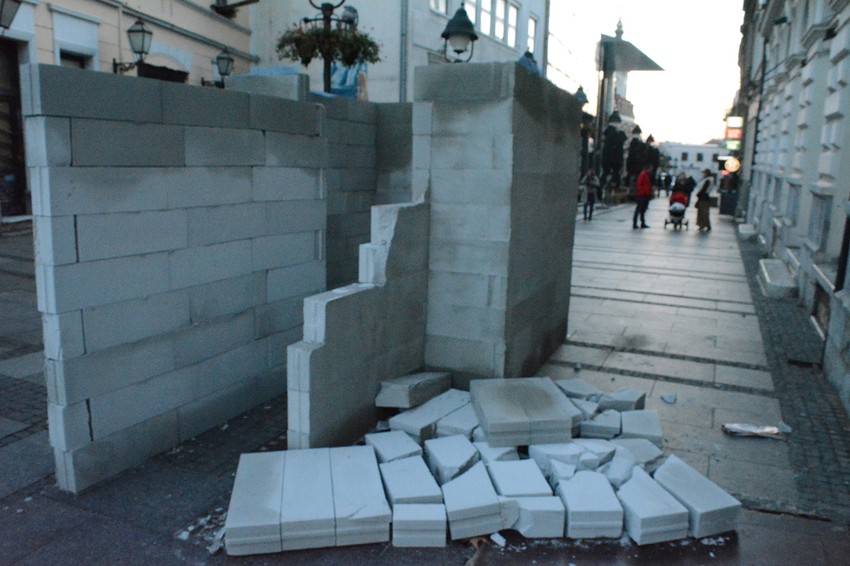 Umetnički objekat je bio dimenzija 2x2x2m