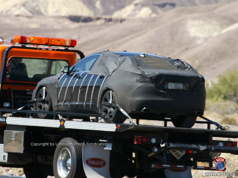 Zdjęcia szpiegowskie: Testowanie Jaguara XF w amerykańskiej prerii