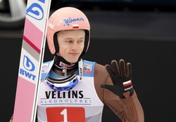 TCS: Kapitalny skok Stocha w 2. serii, Kubacki na podium, Kobayashi najlepszy w Ga-Pa