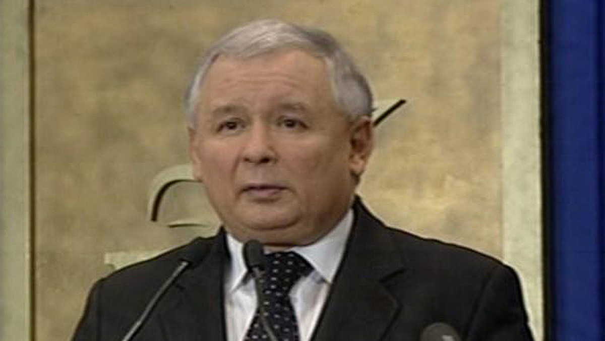 Z badań przeprowadzonych przez instytut Pentor wynika, że "najnudniejszym premierem III RP" był Jarosław Kaczyński - informuje serwis wprost.pl.