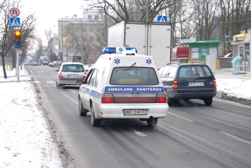 Pojazdy uprzywiejowane - Miga, ale nie ostrzega dźwiękiem