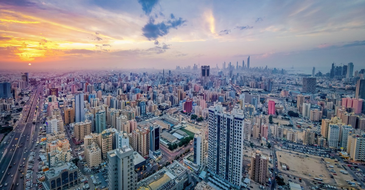 Słup dymu w pobliżu ambasady USA w Kuwejcie. Są nowe doniesienia