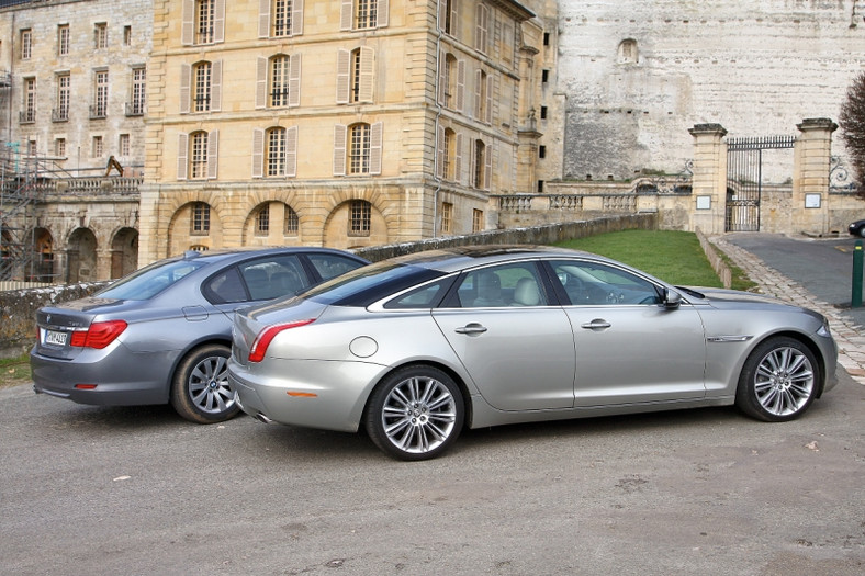 Jaguar XJ 3.0D kontra BMW 730d: Kot pokazał siódemce pazury