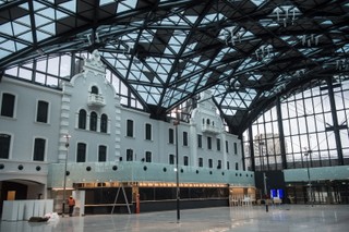 PO i PIS walczyły o to, kto pierwszy wjedzie do Łodzi Fabrycznej. Otwarcia nie będzie