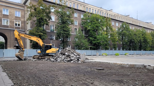 W centrum zieleńca znajdzie się ogromna rabata różana. Posadzonych zostanie aż 1260 sztuk krzewów!