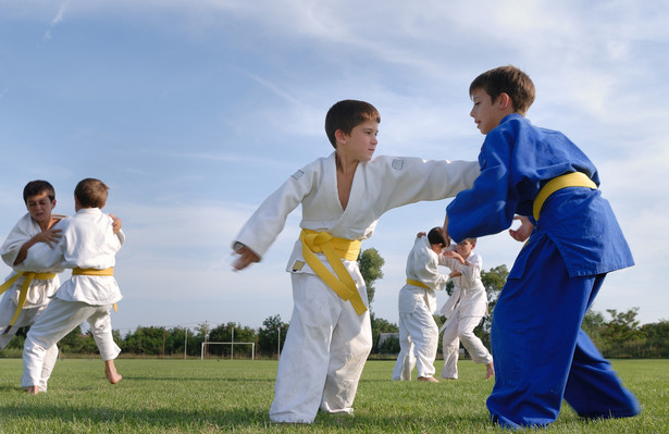 Dzieci trenują judo