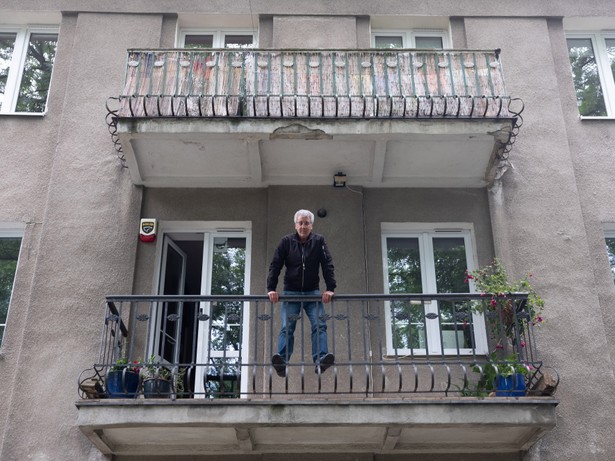 Paweł Łoziński, reżyser, scenarzysta i producent filmów dokumentalnych. Twórca m.in. filmów: „Miejsce urodzenia” (1992), „Taka historia” (1999), „Wygnańcy” (2005), „Chemia” (2009) „Ojciec i syn” (2013), „Nawet nie wiesz, jak bardzo cię kocham” (2016) i „Film balkonowy” (2021)