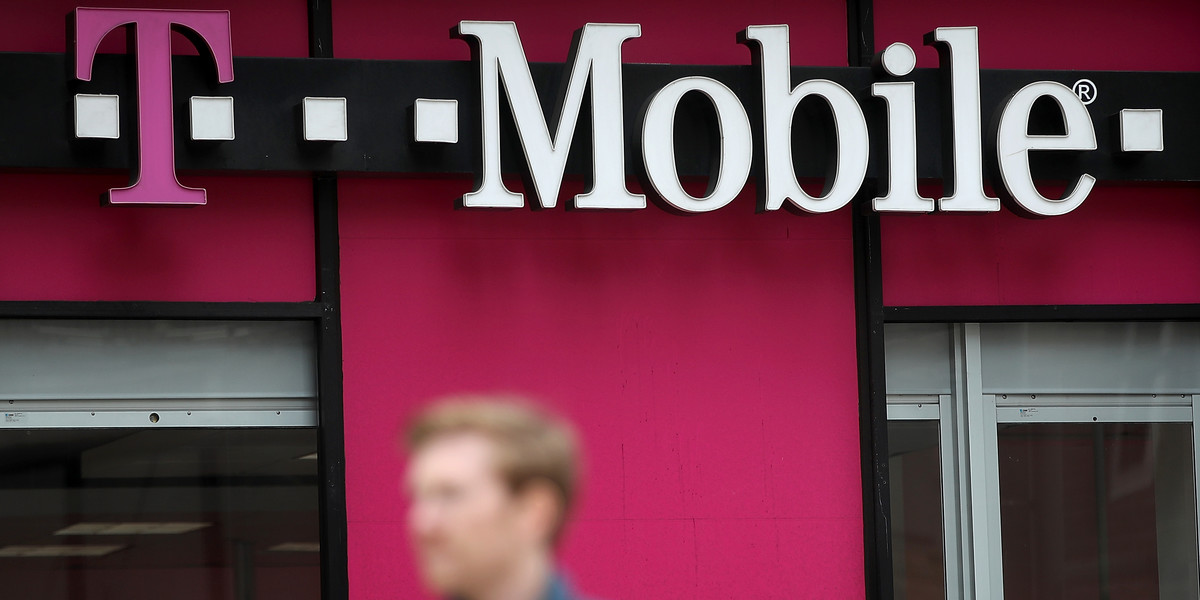 T-Mobile i Play nie dostosowały się do unijnych przepisów w sprawie roamingu