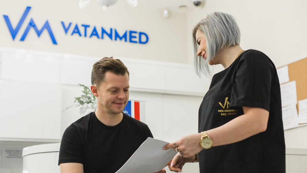 <strong>VatanMed to jedna z czołowych tureckich klinik przeszczepu włosów. Już od prawie roku przyjmuje Polaków w swoim warszawskim oddziale, a wkrótce chętnych ma być jeszcze więcej.</strong>