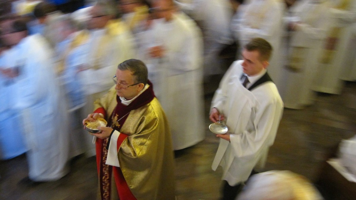 - Polski Kościół zużywa dużo energii na obrażanie się. Chciałby, żeby wszyscy byli wobec niego "ach i och". Papież Franciszek przestrzega przed taką postawą narcystycznego zajmowania się sobą - mówi ojciec Maciej Biskup, przeor klasztoru Dominikanów w Szczecinie.