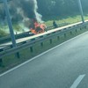 Izgoreo automobil na autoputu