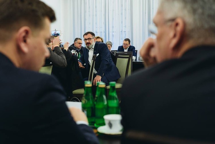 Dziennikarze na spotkaniu z marszałkiem Senatu Stanisławem Karczewskim. Na zdjęciu: Jarosław Włodarczyk z Press Club Polska