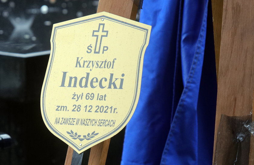 Profesor Krzysztof Indecki nie żyje. Spoczął przy tragicznie zmarłej żonie
