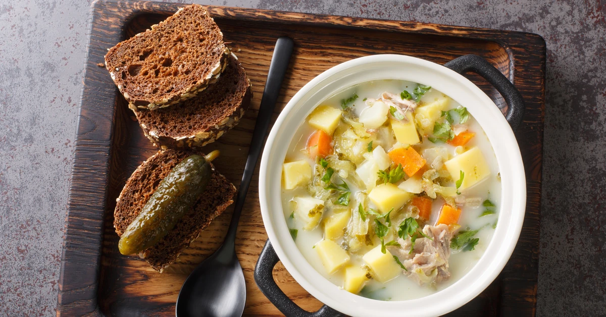 Pyszny obiad na środę. Podajemy przepis, Ty gotujesz. Ogórkowa na udkach