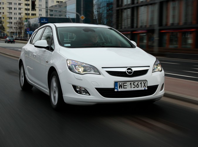 Do redakcji trafiła biała rakieta Opla z turbodoładowanym benzynowym silnikiem 1.4. Oto jak wygląda 140 KM z Gliwic w akcji...