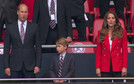 Kate Middleton na meczu Anglia-Niemcy (na zdjęciu z księciem Williamem i księciem Georgem)