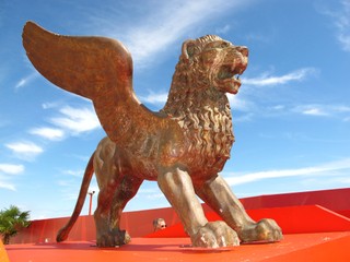 Wenecja 2022: Surrealistyczna podróż Alejandro Inarritu i wyczekiwany powrót Todda Fielda