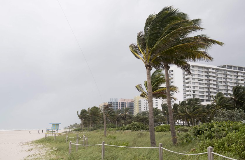 Pierwsze ulewy wyprzedzające nadejście huraganu Irma dotarły do Miami