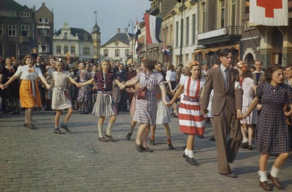 Radość mieszkańców Eindhoven (domena publiczna).