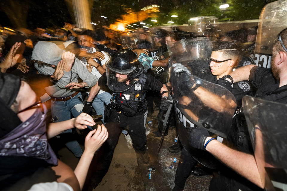 Starcia policji z protestującymi w Waszyngtonie