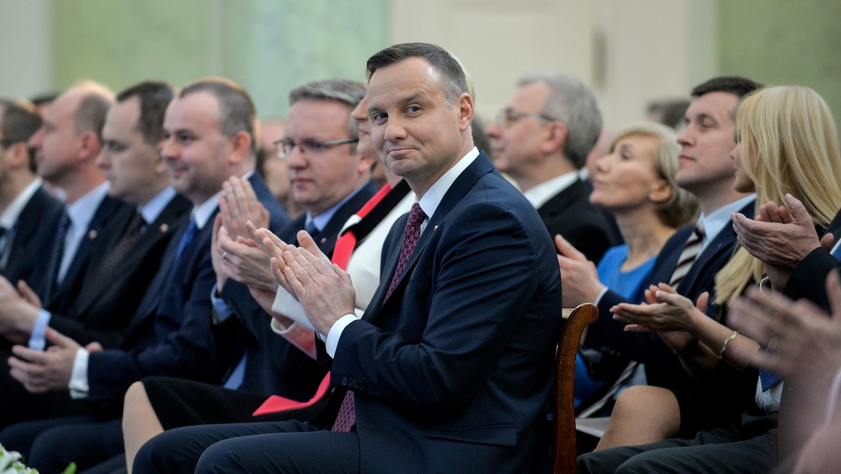 W Pałacu Prezydenckim rozpoczęła się uroczystość ogłoszenia nazwisk kolejnych zidentyfikowanych ofiar totalitaryzmów. Ich szczątki wydobyto w toku prac prowadzonych przez IPN. W ceremonii uczestniczy prezydent Andrzej Duda oraz rodziny ofiar.