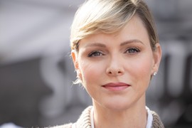 Ova boja NAJBOLJE STOJI PLAVUŠAMA: Možda je NEOČEKIVANA, ali princeza Šarlin to definitivno dokazuje