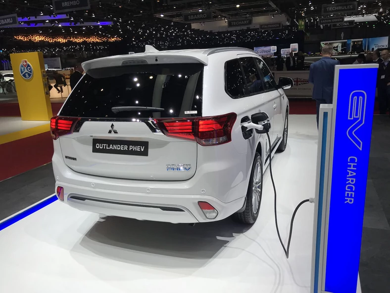 Mitsubishi Outlander PHEV 2019