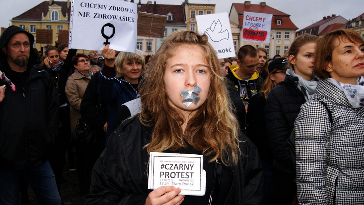 W obu stolicach województwa kujawsko-pomorskiego 3 października odbędą się demonstracje o nazwie "Czarny wtorek". Podczas nich organizatorki chcą wyrazić sprzeciw wobec planów ograniczania praw kobiet i przy okazji pokazać, że chcą być traktowane na równi z mężczyznami.