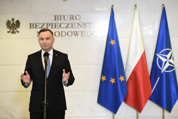 Pośrednim celem jest pokazanie, że prezydent nie jest zależny od PiS