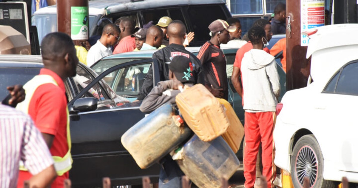 Scarcity worsens in Sokoto as black marketers sell fuel at ₦2,000/litre - Vimarsana News
