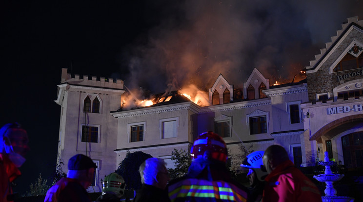 A szálloda épületét 85 embernek kellett elhagynia /Fotó: MTI/Czeglédi Zsolt