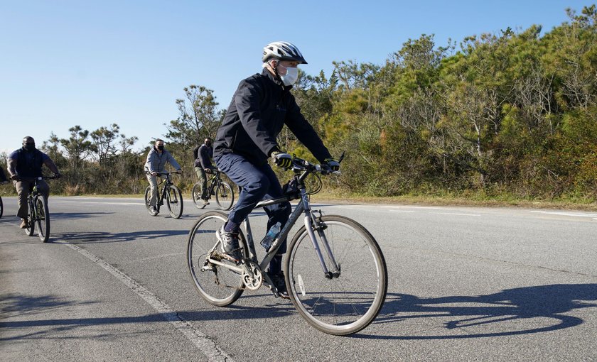 Joe Biden na rowerze