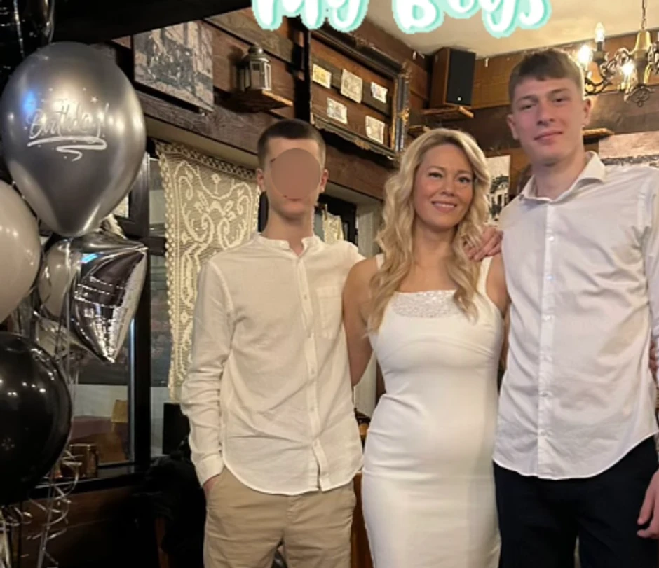 Danica sa sinovima, Relja (levo) i Vuk (desno)