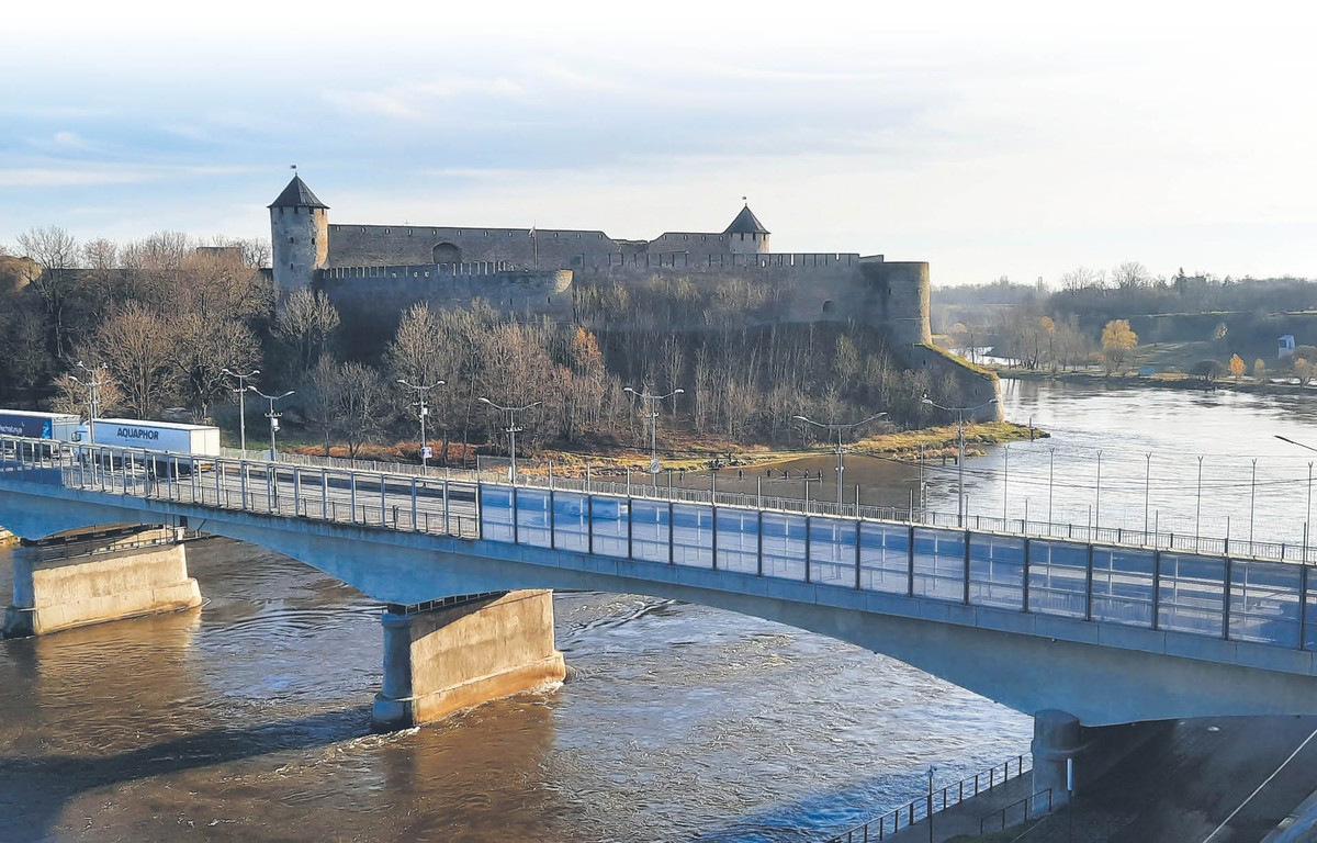 Most Przyjaźni łączący estońską Narwę i rosyjski Iwangorod. Fot. Michał Potocki