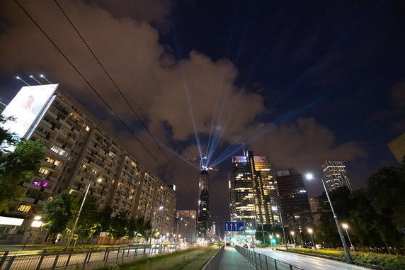 Ponad 155-metrowa wieża SKYSAWA z wiechą