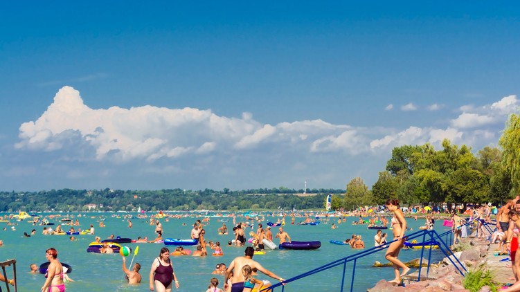 balaton helyiek fürdés