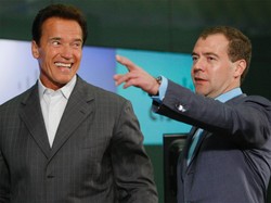Schwarzenegger i Miedwiediew. Serdeczności na Twitterze