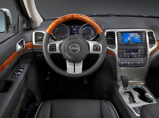 Jeep to ikona samochodów 4x4. Teraz słynna marka nabiera sił pod skrzydłami Fiata. W Polsce pojawiły się właśnie nowości amerykańskiej legendy bezdroży - oto Jeep Wrangler Unlimited i Jeep Grand Cherokee...