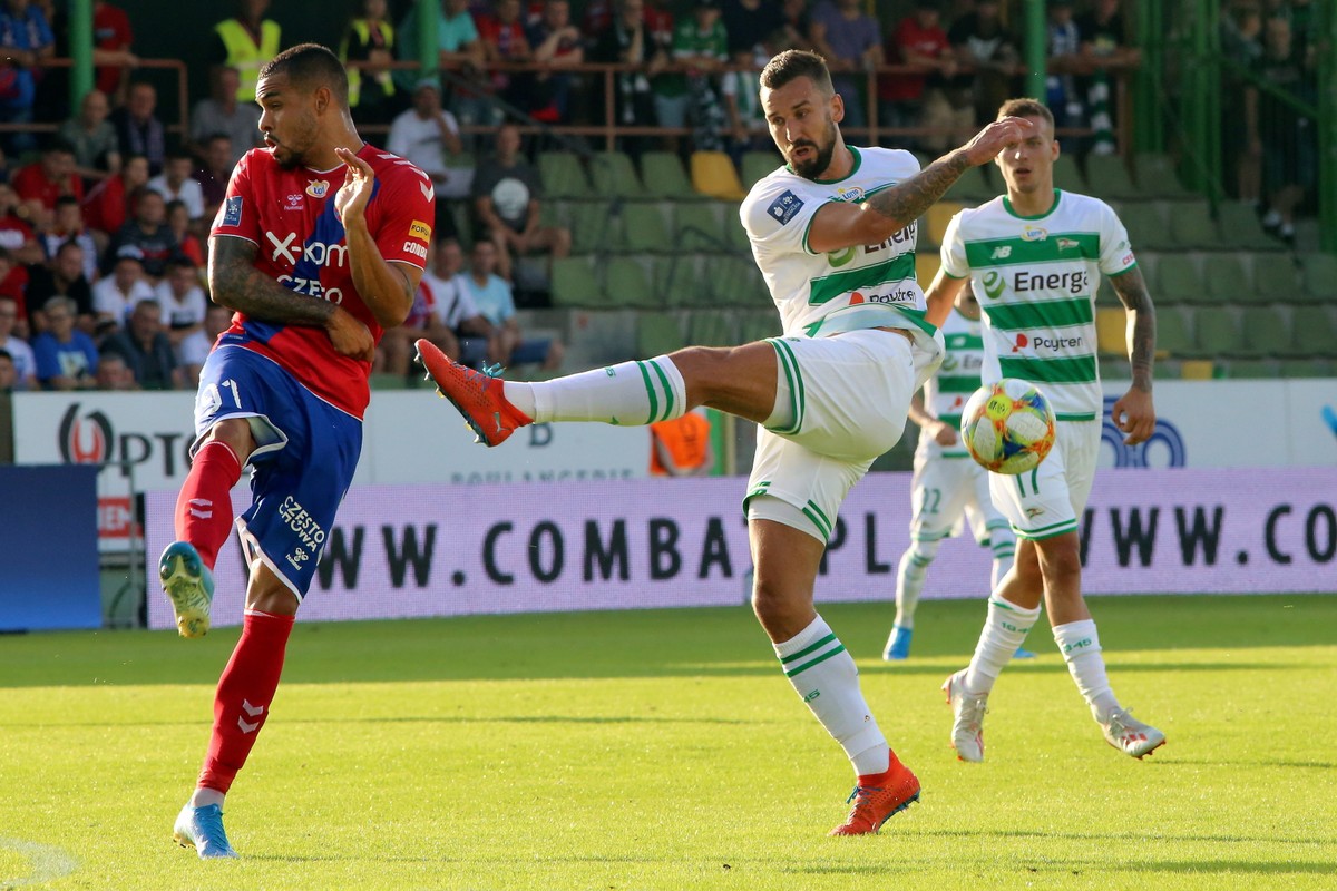 Ekstraklasa: Pierwsza porażka Lechii. Raków wreszcie wygrał w Bełchatowie