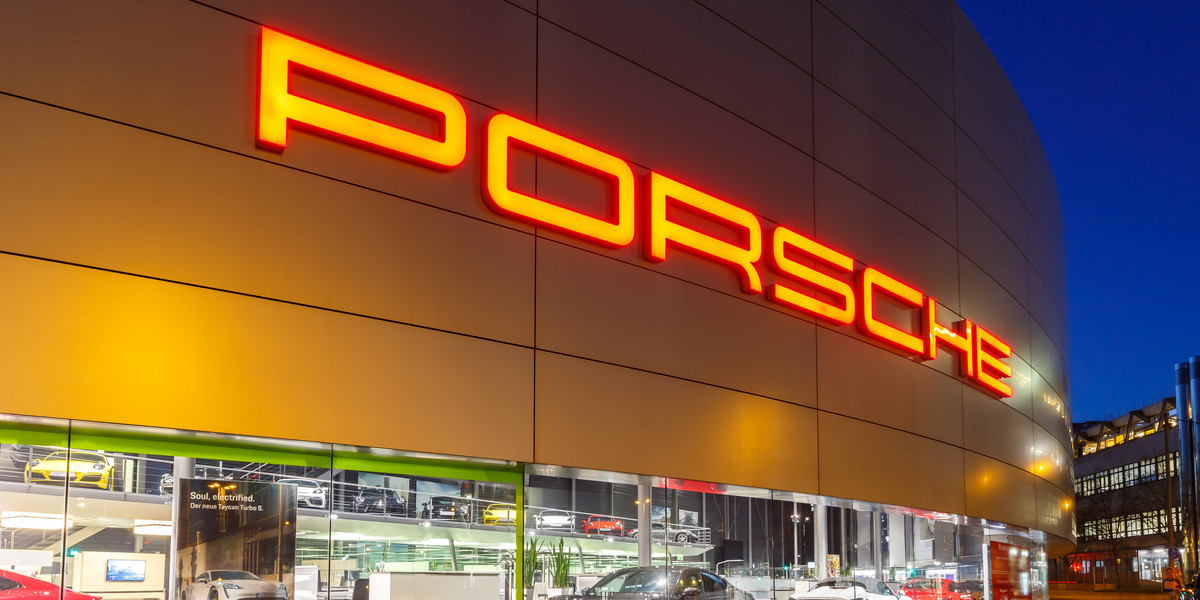 Porsche z sukcesem zadebiutowało na giełdzie we Frankfurcie. Wycena firmy w IPO sięgneła 75 mld euro. 