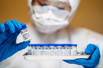 Koronavírus: szájon át bevehető és orrba cseppentett vakcinák is készülnek!