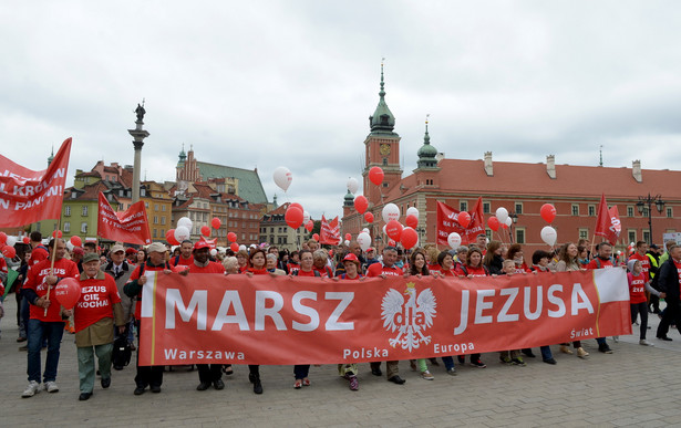 Ulicami Warszawy przeszedł Marsz dla Jezusa