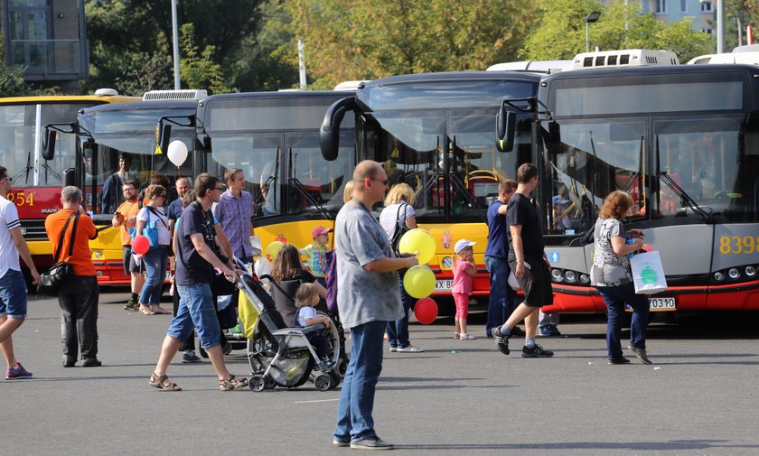 Święto miłośników komunikacji. W sobotę w zajezdni autobusowej przy ul. Woronicza odbyły się Dni Transportu Miejskiego