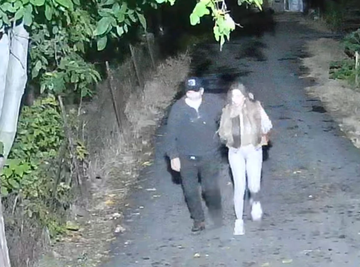 "Dogovarala je sa mnom šta od DONJEG VEŠA DA KUPI" Zadrugarka negirala AFERU sa sedamdesetogodišnjim Danetom, a onda SVI SNIMCI IZAŠLI U JAVNOST! (FOTO)