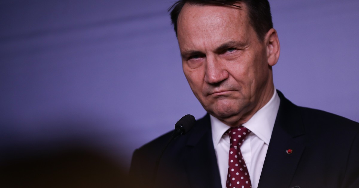 Sikorski studzi emocje. „Nie będziemy wybierać między mamą a tatą”