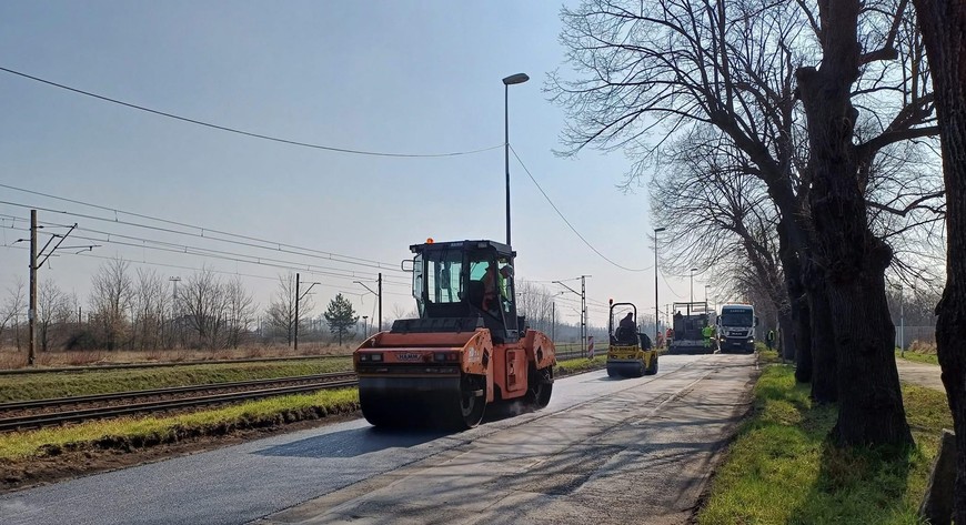 Prace przy wymianie nawierzchni trwają obecnie na ul Mościckiego na Brochowie. To jeszcze realizacja z minionej edycji tego programu
