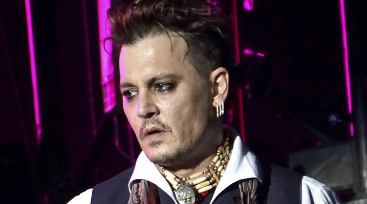 Johnny Depp nem bír magával / Fotó: Northfoto