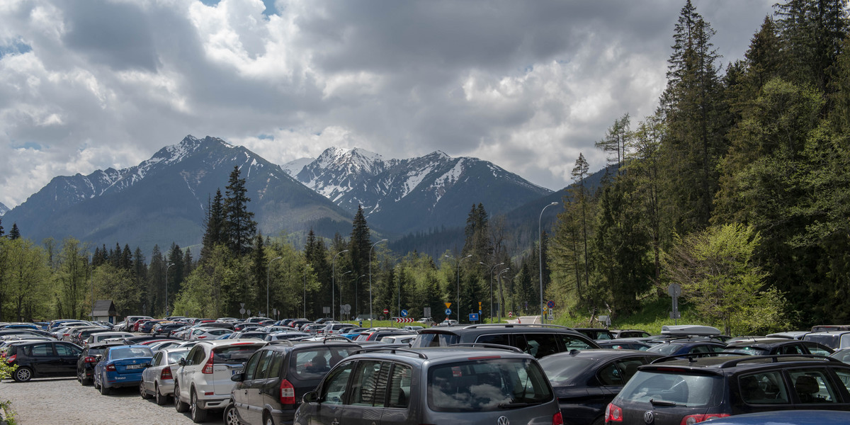 Morskie Oko. Wjazd na parkingi tylko po rezerwacji przez internet od 2 sierpnia.